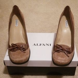 Alfani Size 9M Wedge Tan Suede